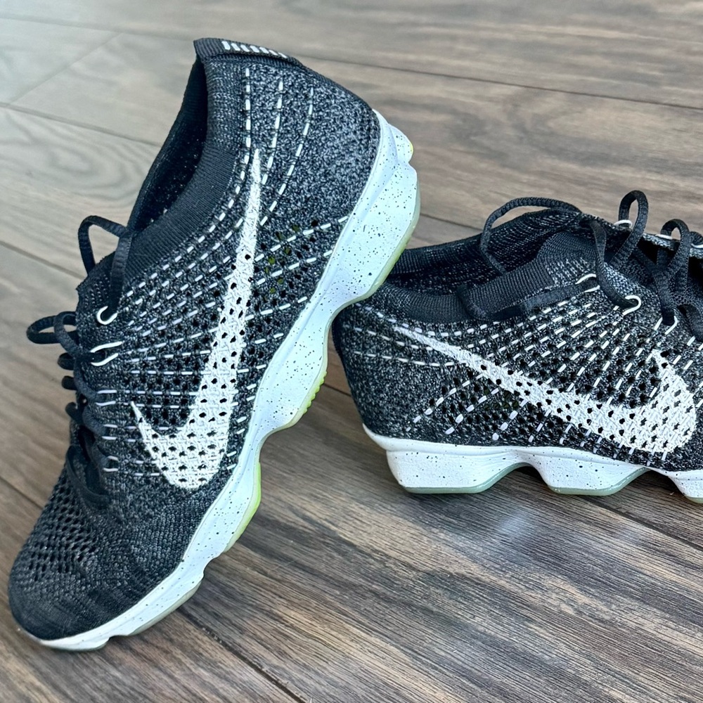Nike Black and White knitted Sneakers